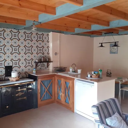 Casa Manolita بيت للعطل Guelles